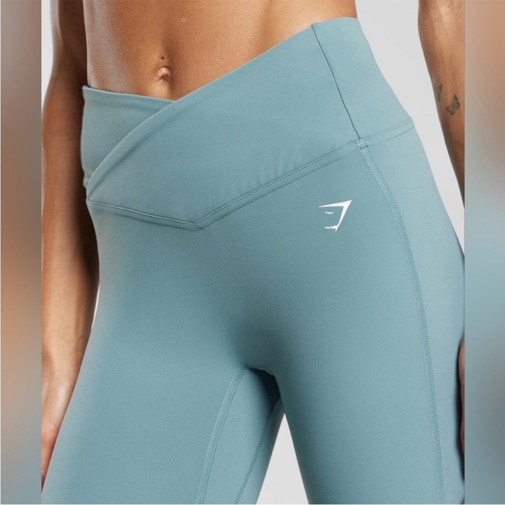 Gymshark Crossover Sports Bra/Leggings Set in Slate Blue